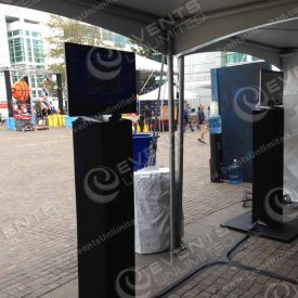 Social Media enabled photo kiosk